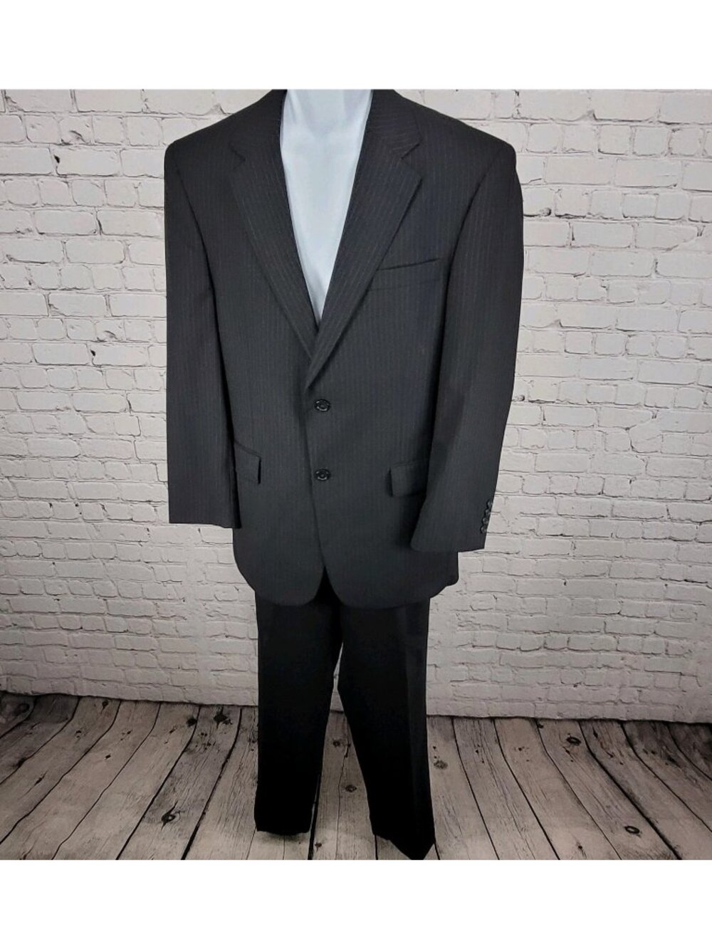 Jos A Bank Black 100% Wool Pinstriped Full Suit Set Blazer Size 40R Pants 32x31